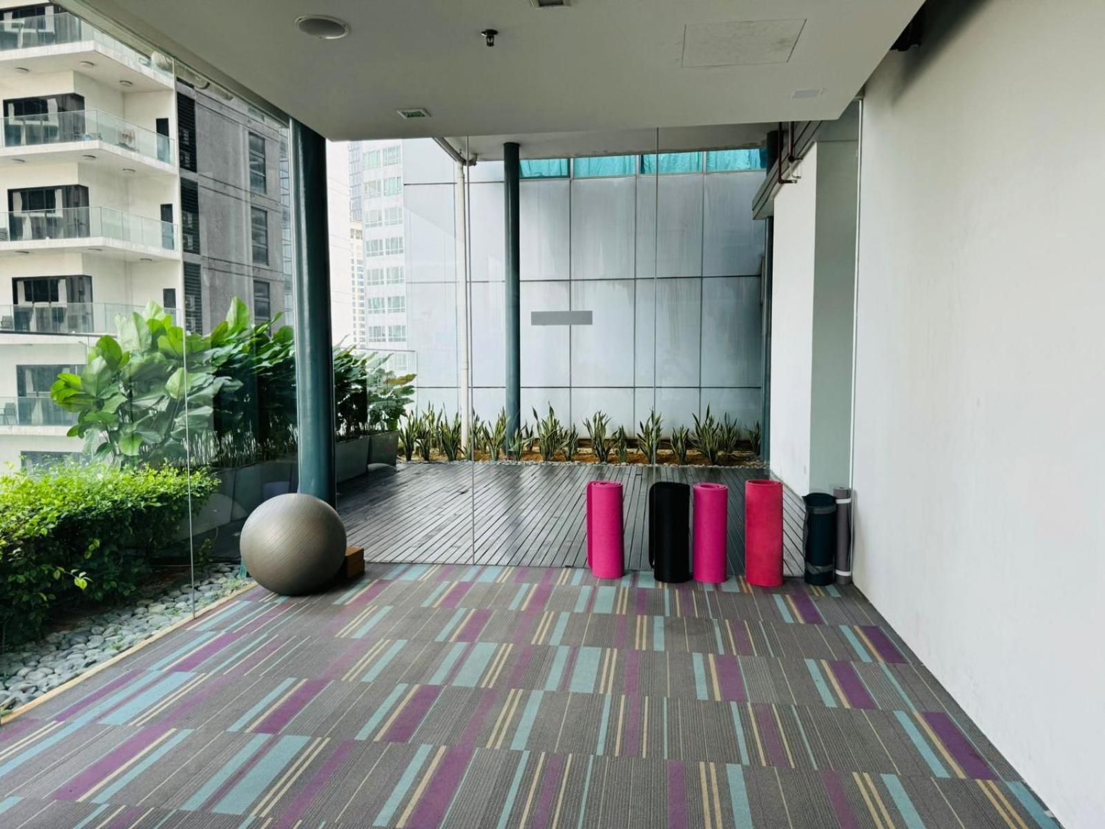 Summer Suites Klcc By Homestay Куала-Лумпур Экстерьер фото