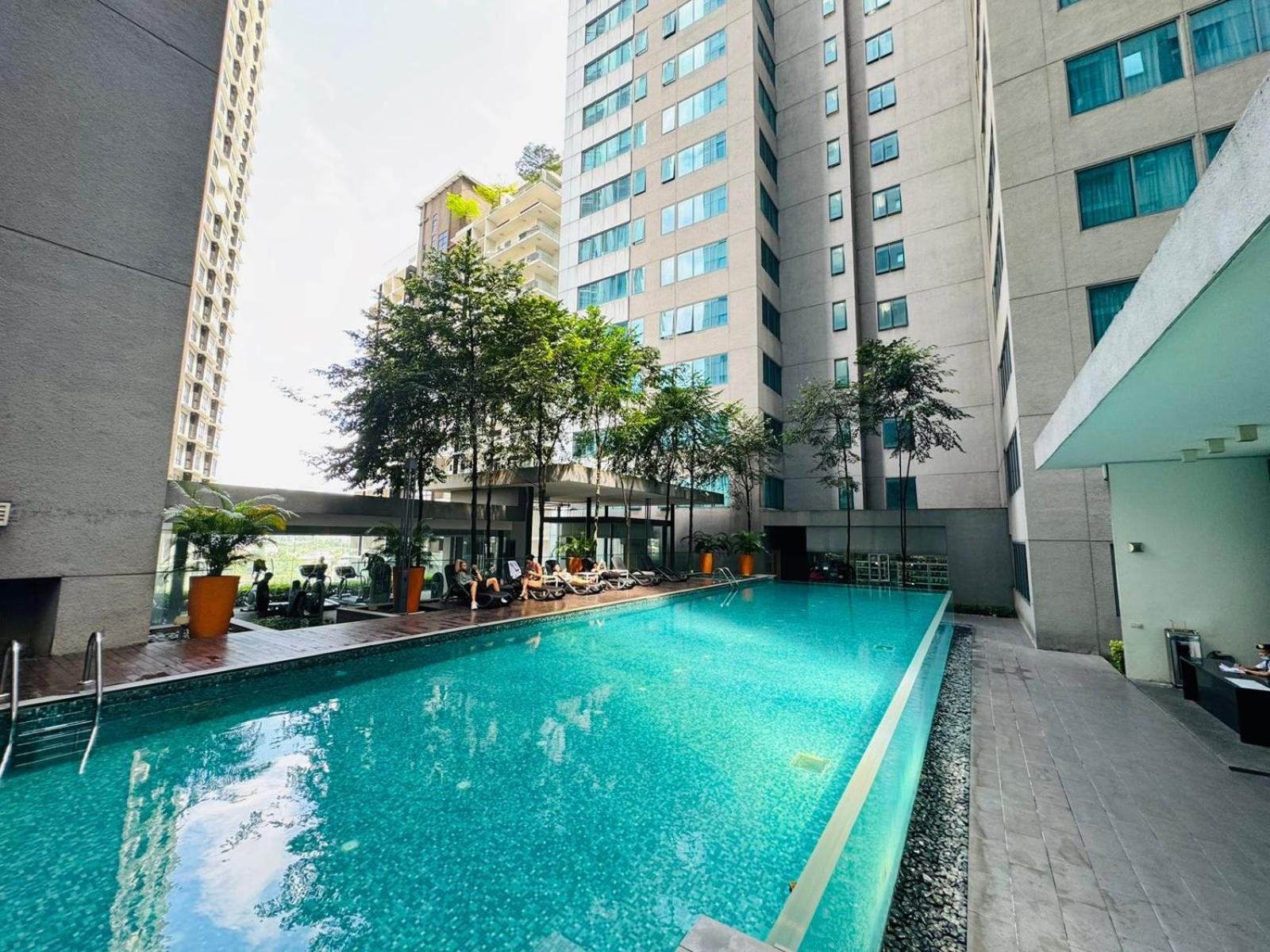 Summer Suites Klcc By Homestay Куала-Лумпур Экстерьер фото
