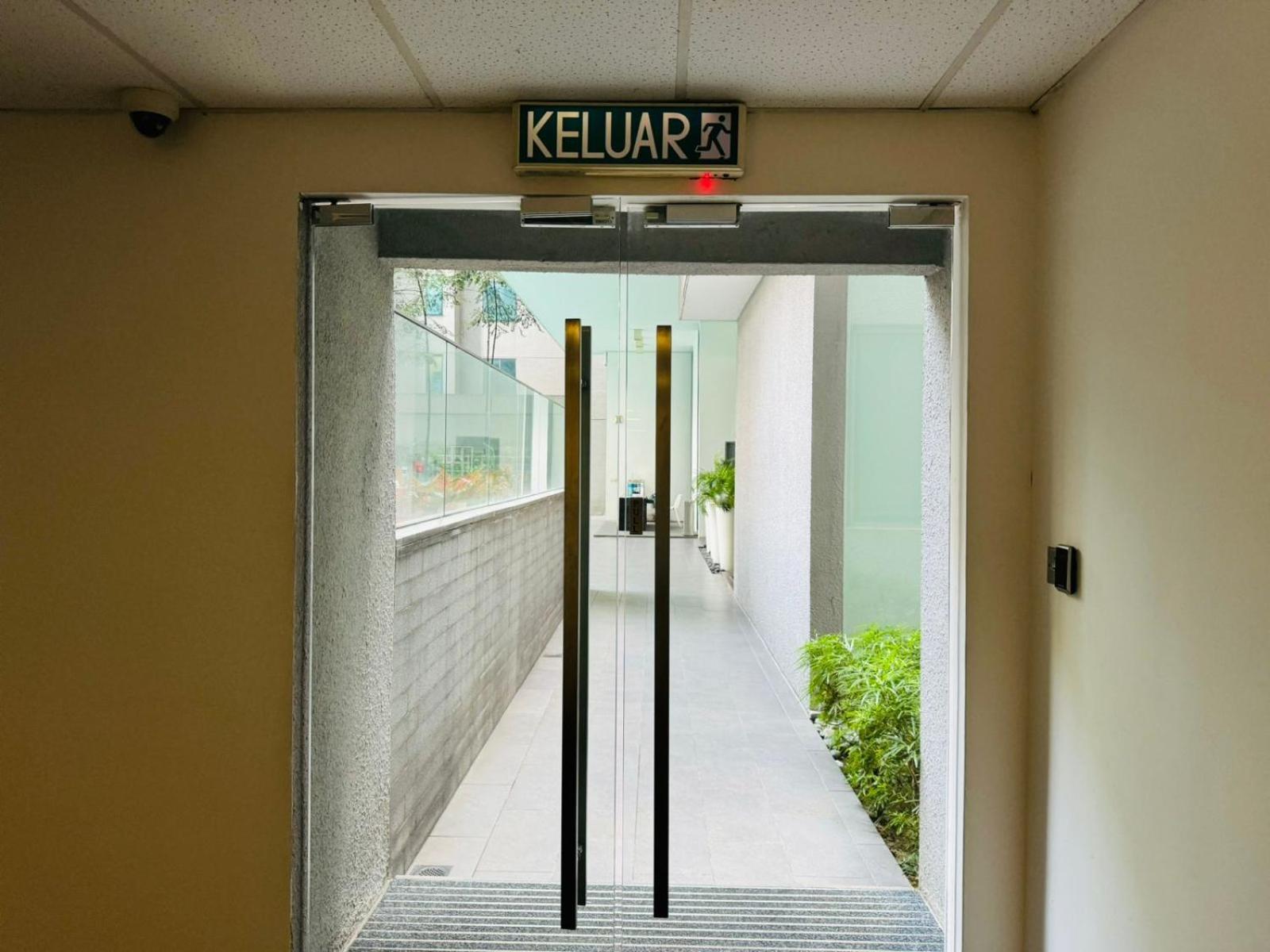 Summer Suites Klcc By Homestay Куала-Лумпур Экстерьер фото