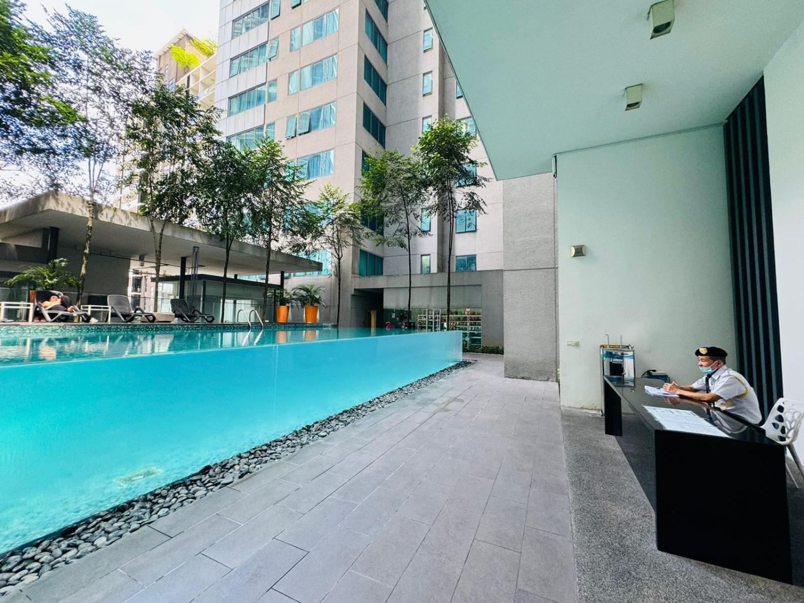 Summer Suites Klcc By Homestay Куала-Лумпур Экстерьер фото