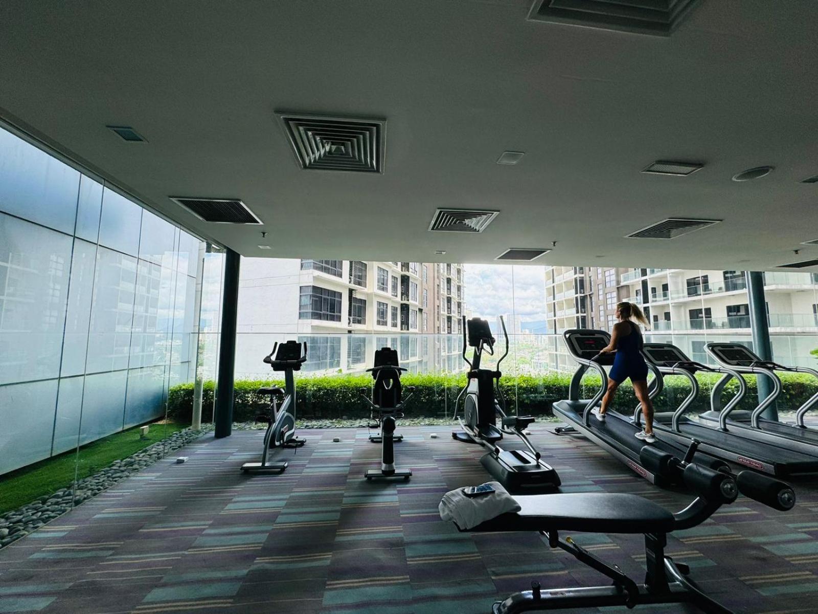 Summer Suites Klcc By Homestay Куала-Лумпур Экстерьер фото