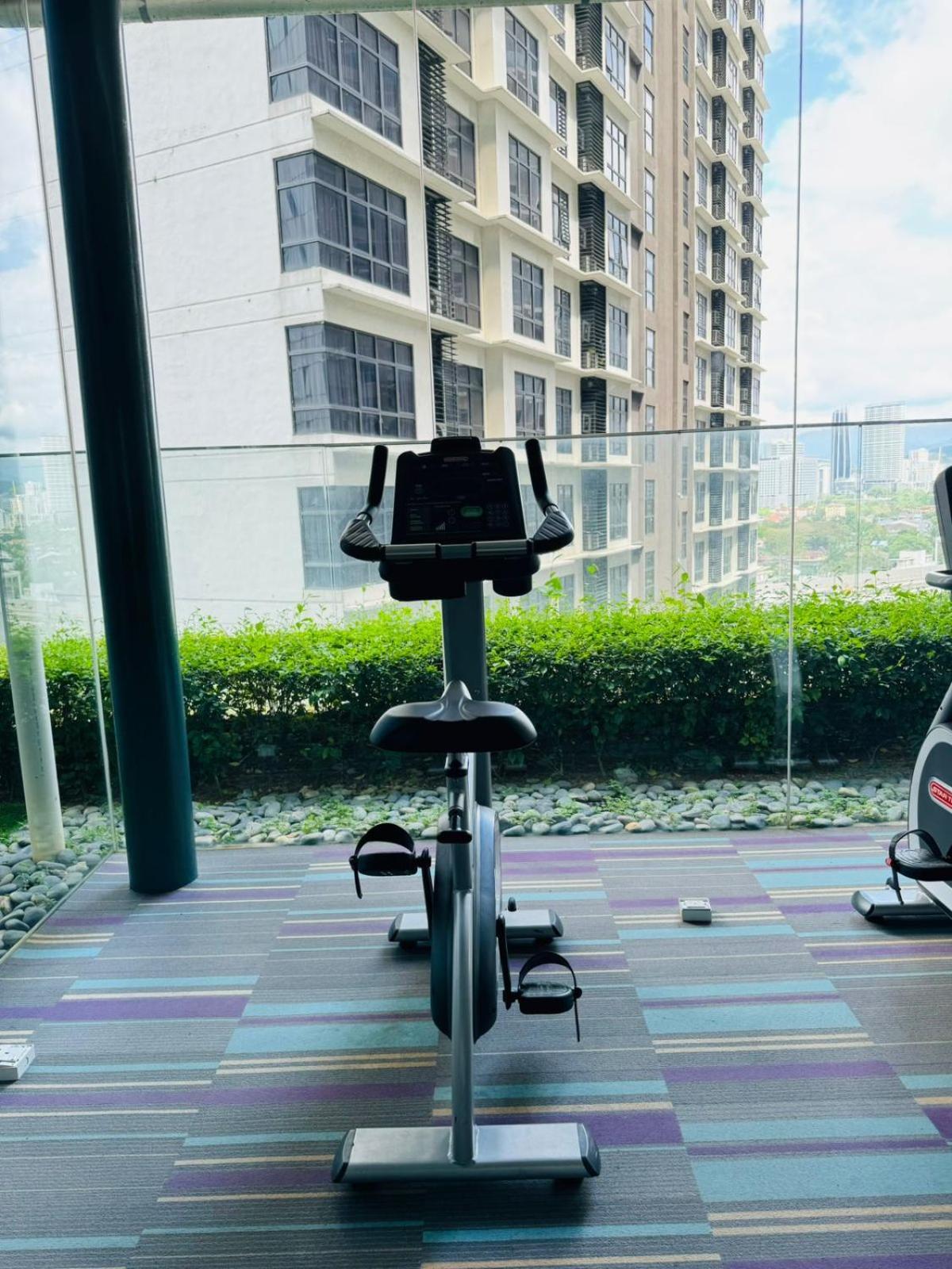 Summer Suites Klcc By Homestay Куала-Лумпур Экстерьер фото