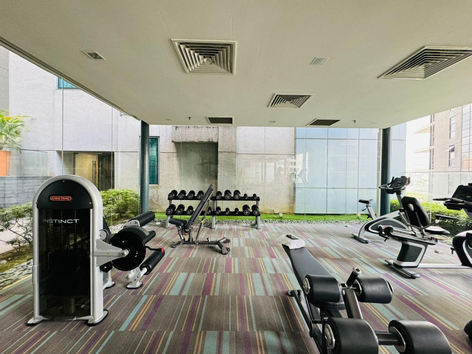 Summer Suites Klcc By Homestay Куала-Лумпур Экстерьер фото