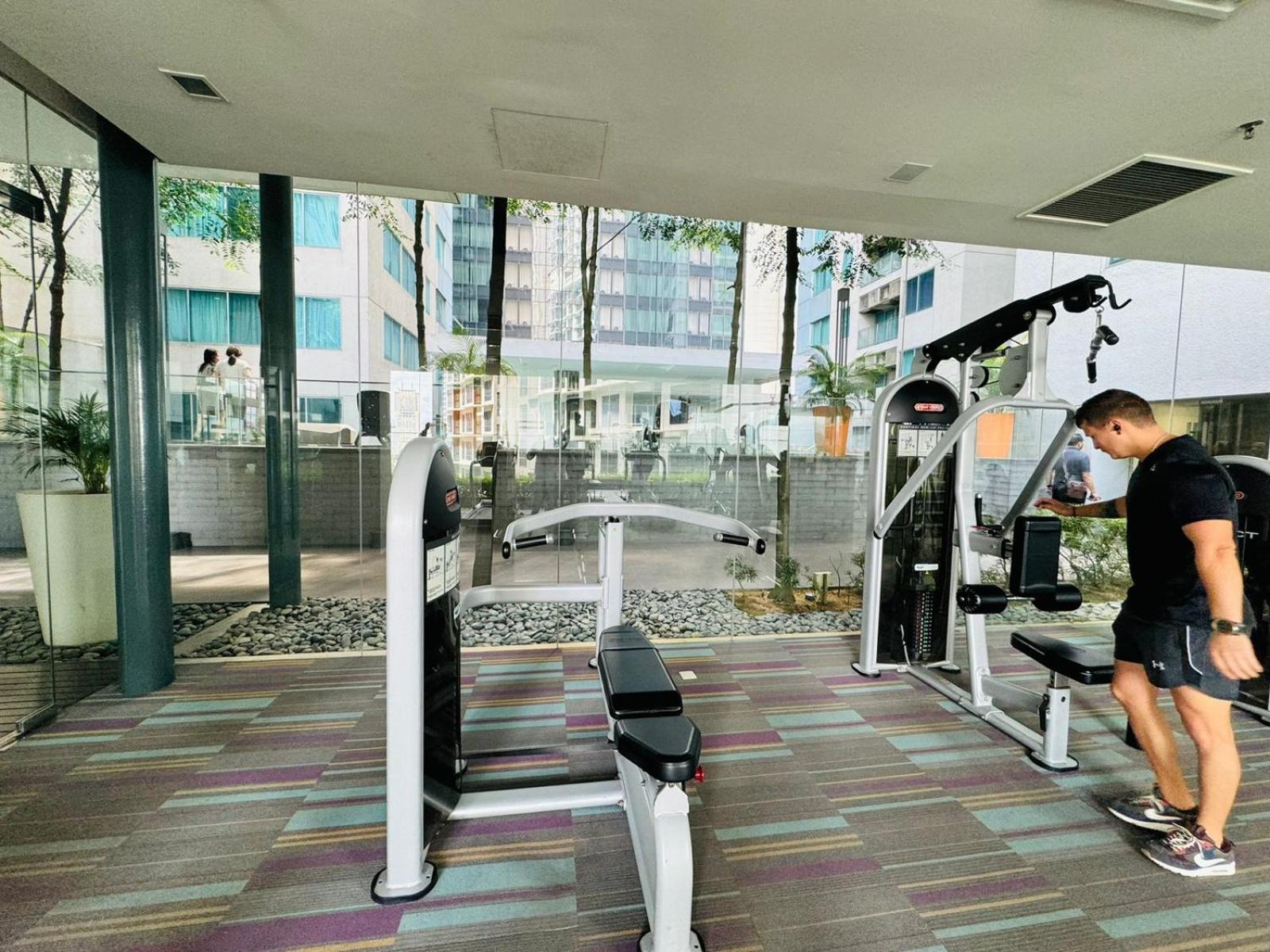 Summer Suites Klcc By Homestay Куала-Лумпур Экстерьер фото