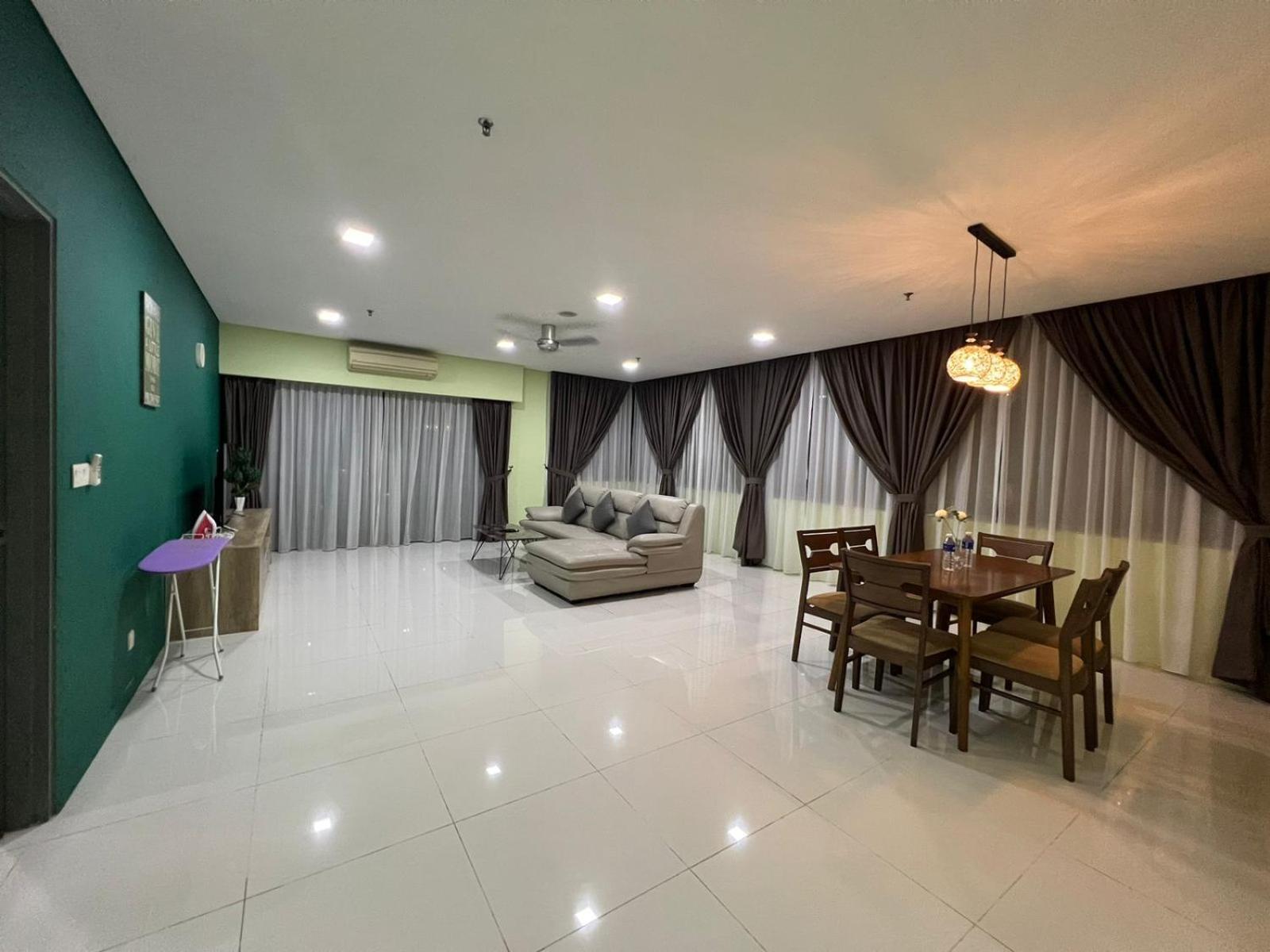 Summer Suites Klcc By Homestay Куала-Лумпур Экстерьер фото