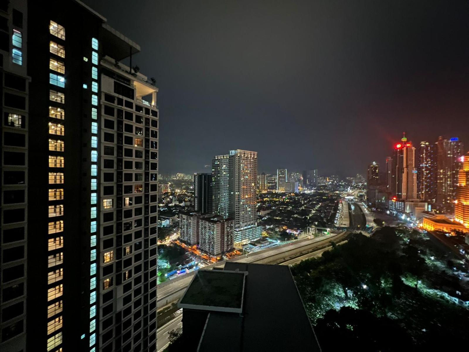 Summer Suites Klcc By Homestay Куала-Лумпур Экстерьер фото