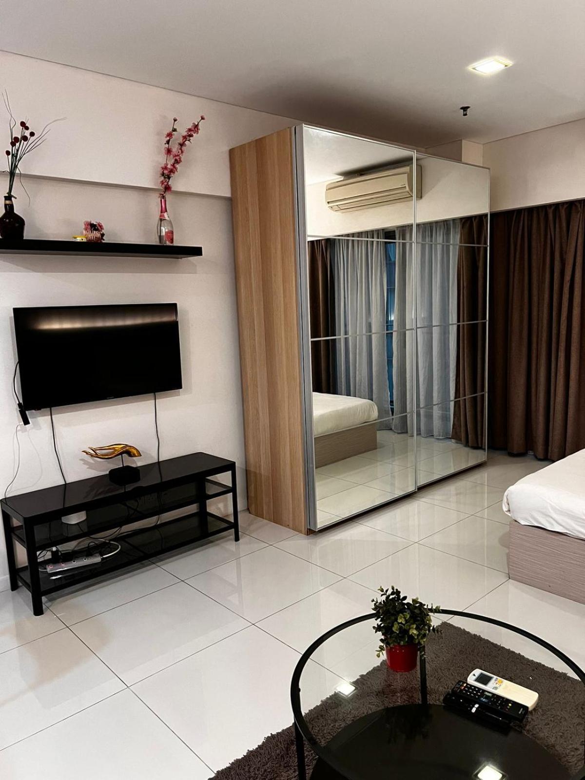 Summer Suites Klcc By Homestay Куала-Лумпур Экстерьер фото