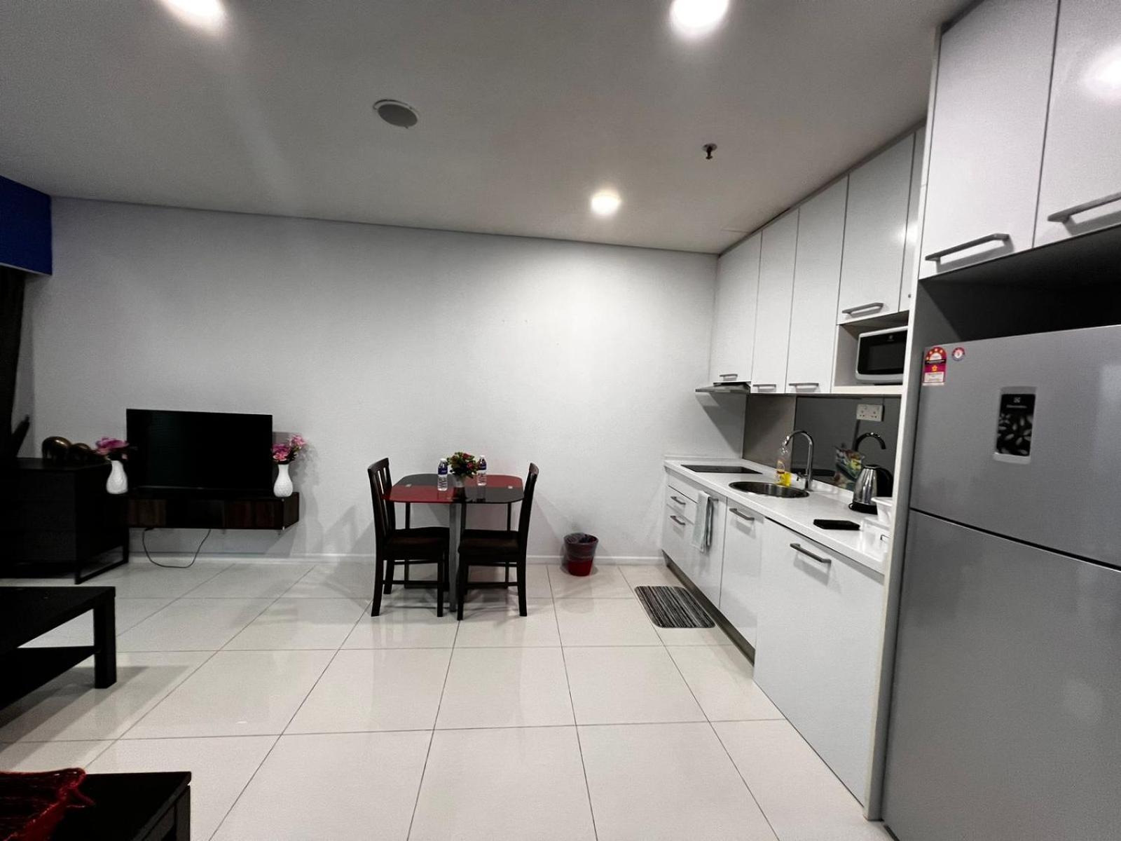 Summer Suites Klcc By Homestay Куала-Лумпур Экстерьер фото