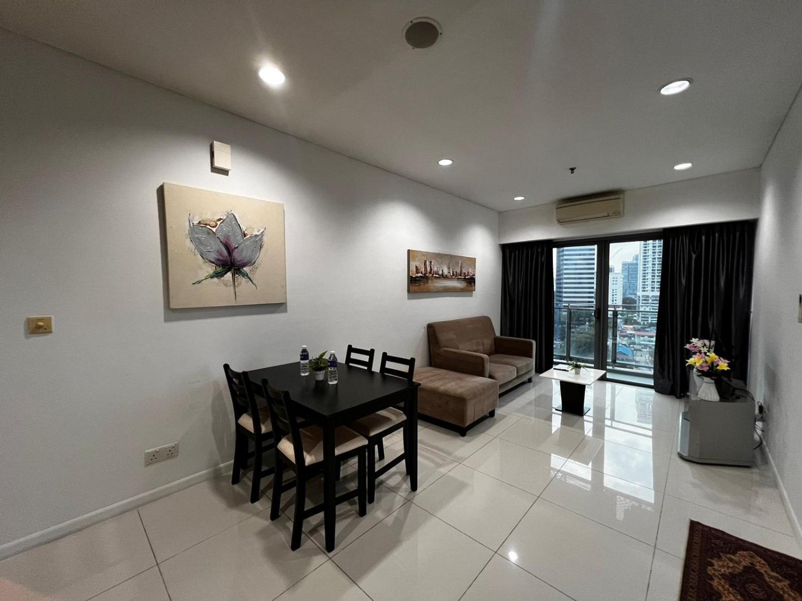 Summer Suites Klcc By Homestay Куала-Лумпур Экстерьер фото