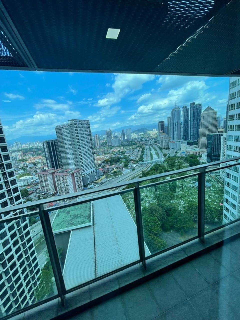 Summer Suites Klcc By Homestay Куала-Лумпур Экстерьер фото